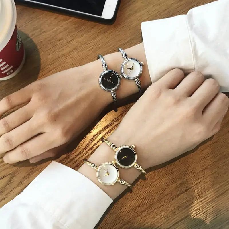 Men Women Fashion Wristwatches Couple Flexible Stretch Band Quartz Watches Man and Ladies Dress Clock Simple Casual Watches